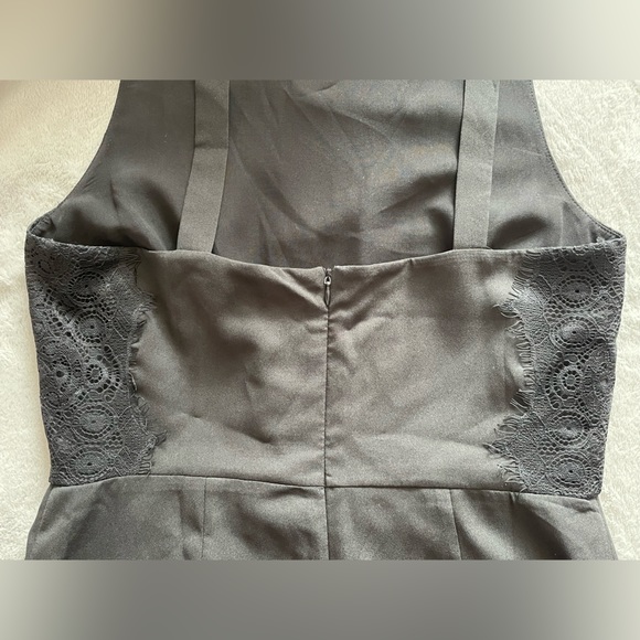 Forever 21 black sleeveless romper - Picture 2 of 8